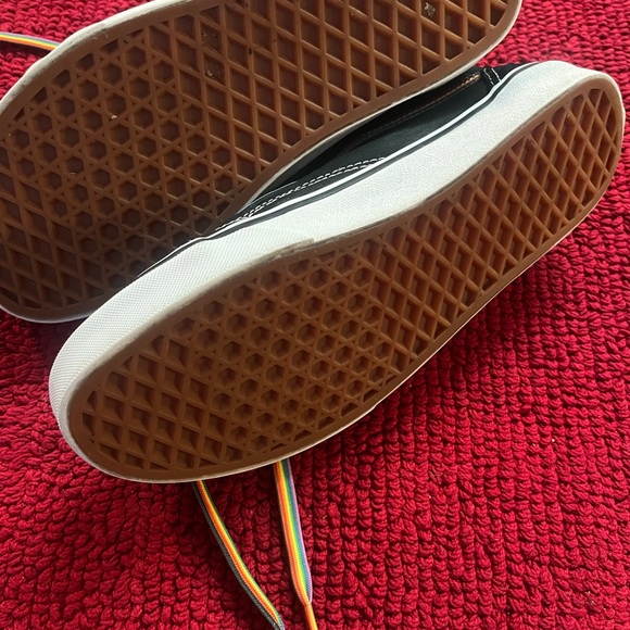 Vans Women’s Black Sneakers with Rainbow Stripes. Sz 5.5 - Picture 6 of 8